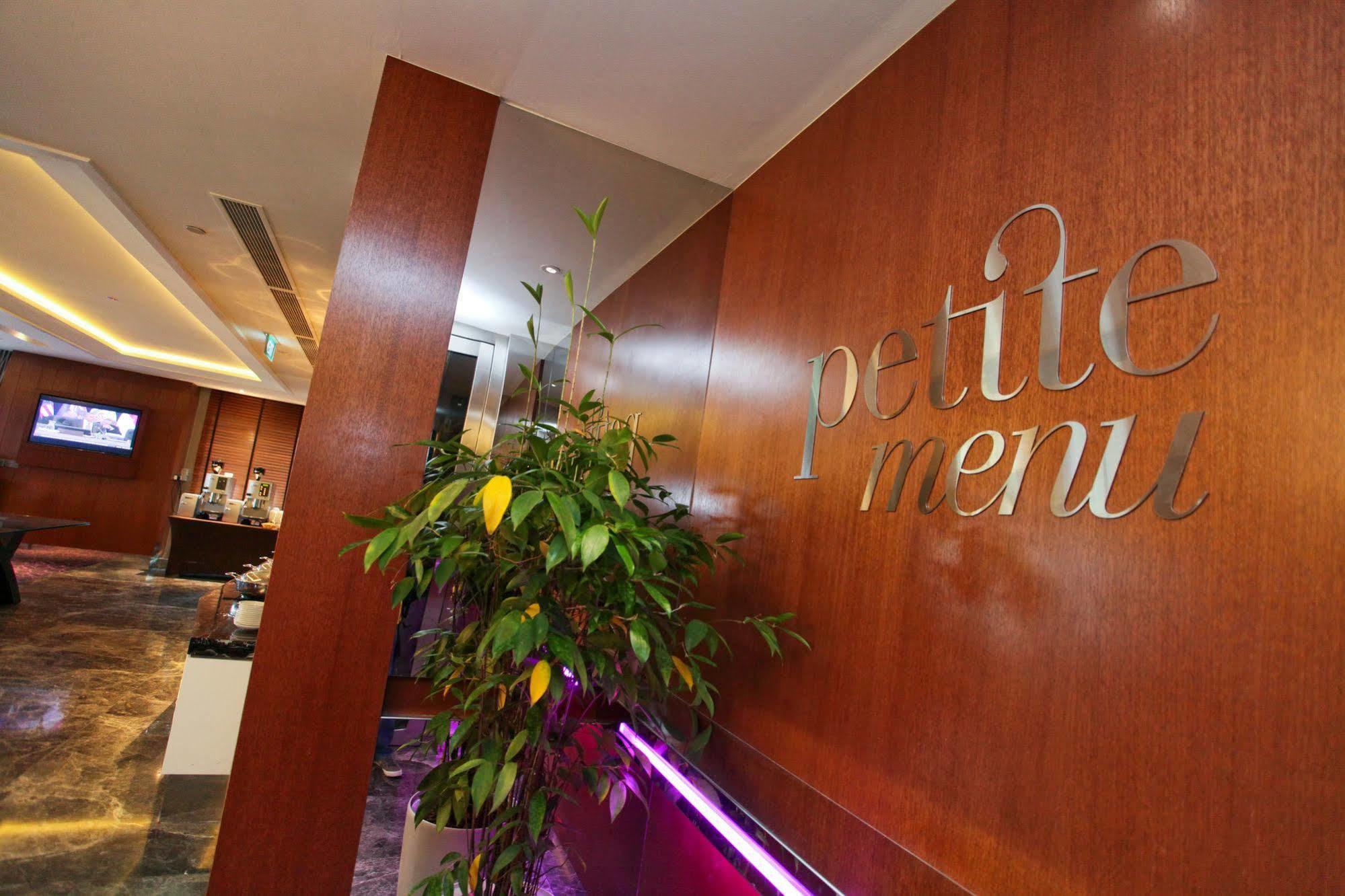 Aqueen Hotel Paya Lebar Singapur Dış mekan fotoğraf